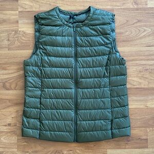 ❤️ Uniqlo Ultra Light Down Vest Green Size Large NWOT